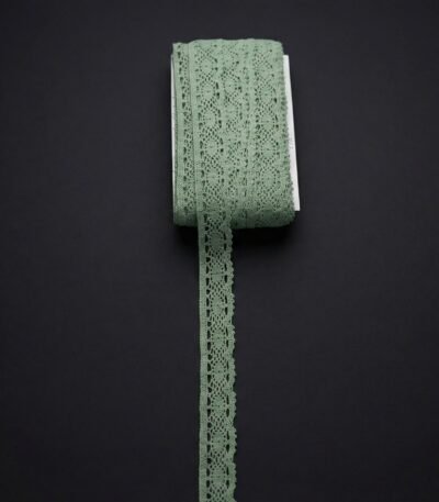Žalia nėrinių juostelė 4 cm ažūrinio rašto