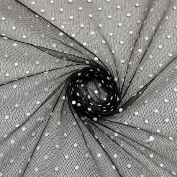 Juodas tiulio audinys su kristalais – permatoma struktūra