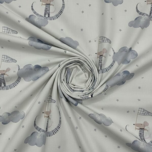 Kartūnas su pelyte ir debesimis šviesiame fone