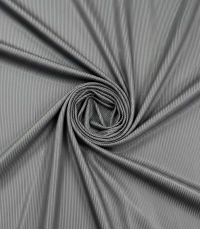 Pilkas viskozės pamušalas su subtiliais dryžiais