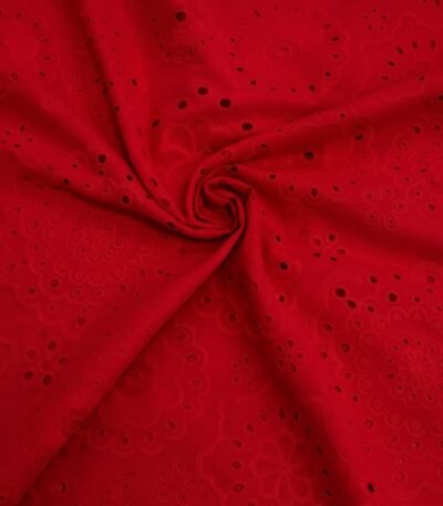 Raudonas medvilninis ažūrinis audinys su siuvinėtomis skylutėmis
