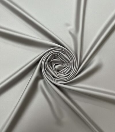 Sidabrinio tono šilko audinys su elastanu