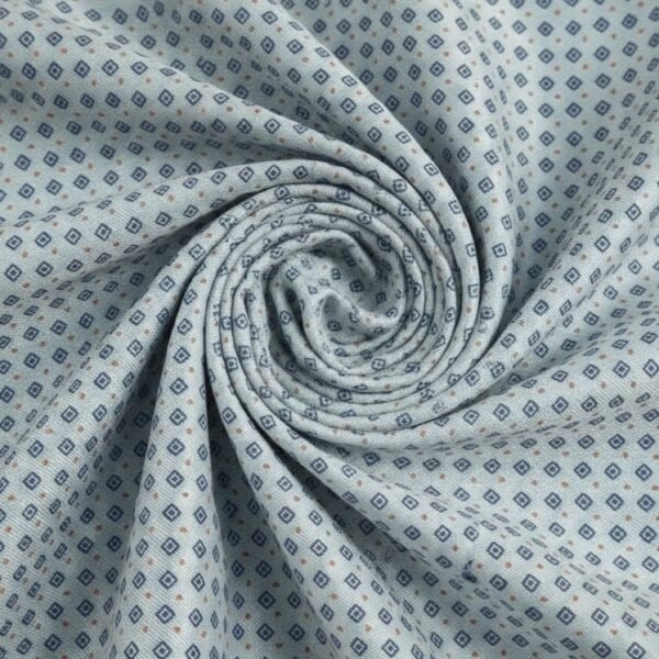 Šviesiai mėlynas viskozės pamušalas su smulkiu geometriniu raštu