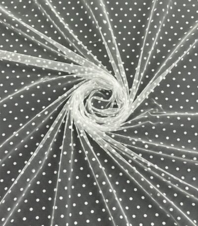 Tiulio audinys su taškeliais – lengva permatoma struktūra