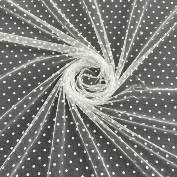 Tiulio audinys su taškeliais – lengva permatoma struktūra