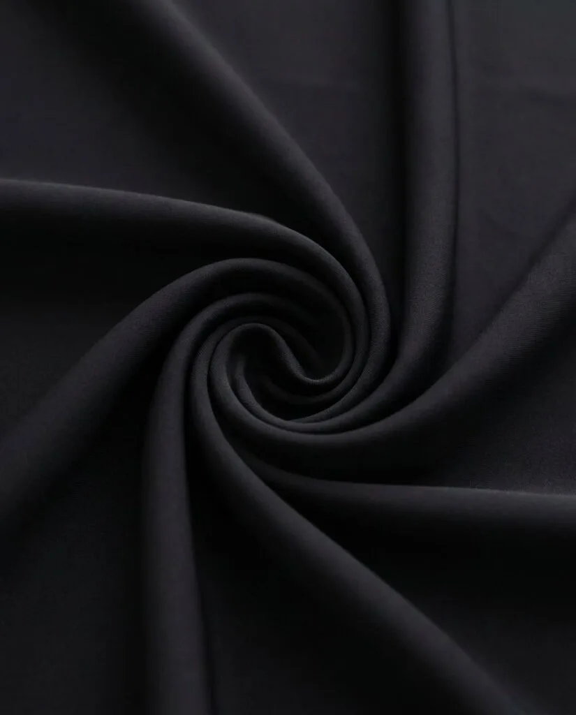 Juoda likra – tamprus matinis audinys 150 cm, spiralė