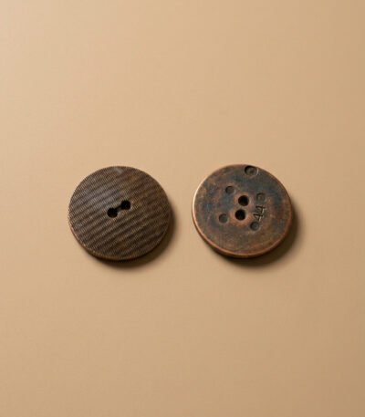 Žalvario spalvos plastikinė saga, 2.7 cm