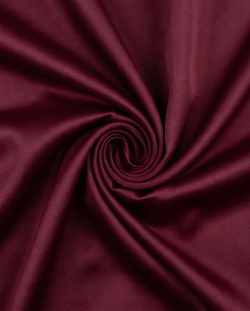 Bordo pamušalo audinys, susuktas į spiralę, drabužių pamušalui